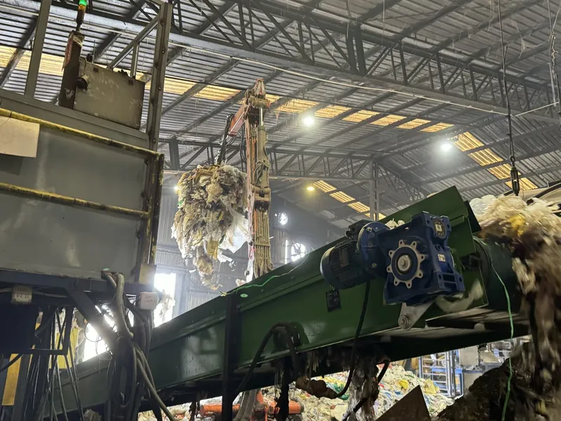 Installation de convoyage et traitement des déchets plastiques