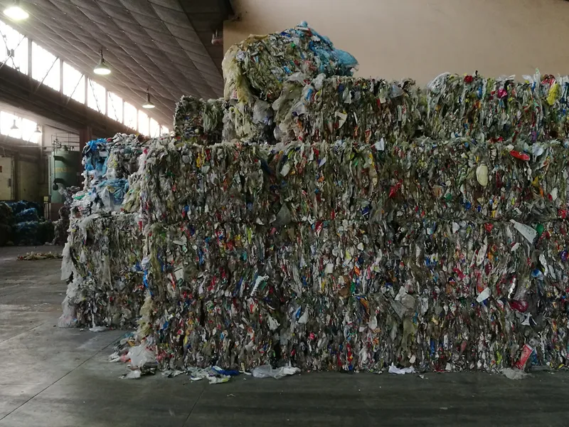 Stockage de balles de films plastiques destinés au recyclage